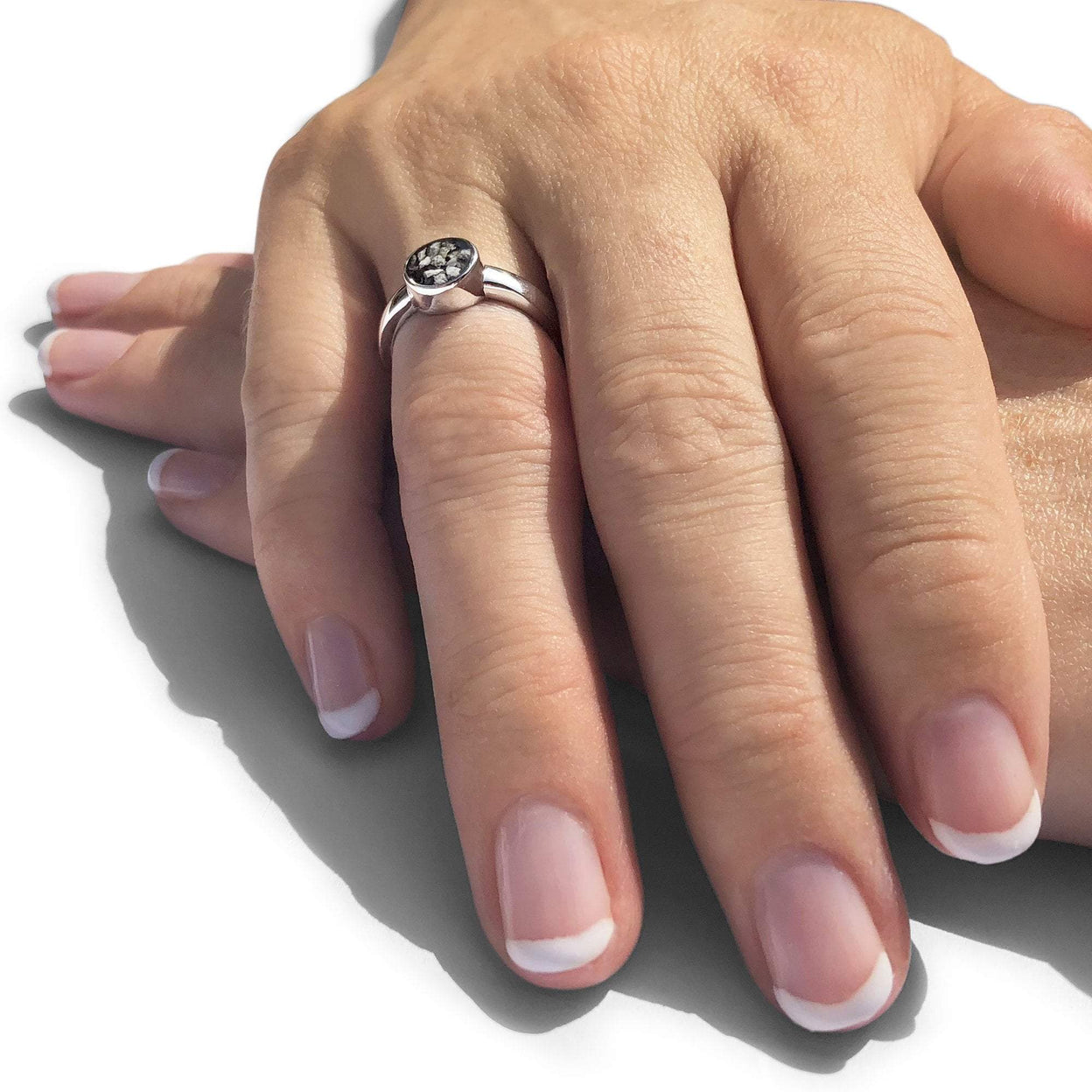 Load image into Gallery viewer, EverWith Ladies Classic Round Memorial Ashes Ring